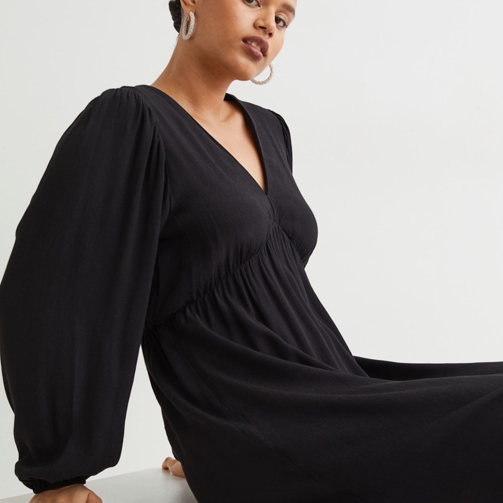 NWT H&M V-Neck Dress Black Size M